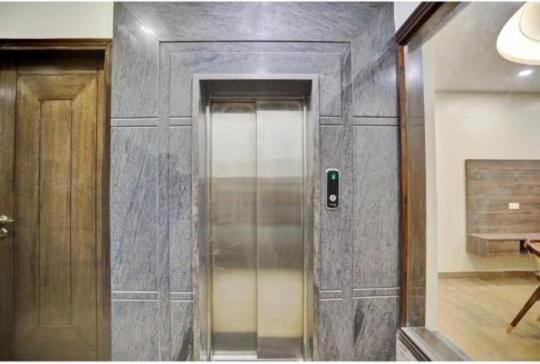 Vibe Hotel Noida Ngoại thất bức ảnh